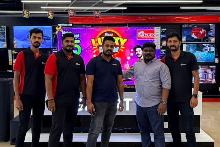 ഓക്‌സിജന്റെ 26-ാം വാര്‍ഷികാഘോഷം; ജീവനക്കാര്‍ നിര്‍ദേശിച്ച പാര്‍ട്ടി ബോക്‌സ് സമ്മാനമായി ലഭിച്ചത് പാലക്കാട് സ്വദേശിനി ഷഹീദയ്ക്ക്