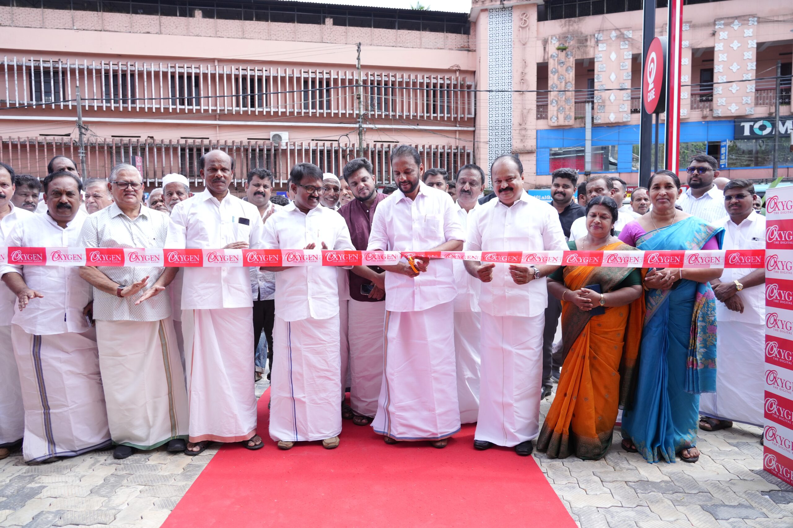 ഓക്സിജന്റെ പുതിയ ഷോറൂം ഈരാറ്റുപേട്ടയില്‍ തുറന്നു